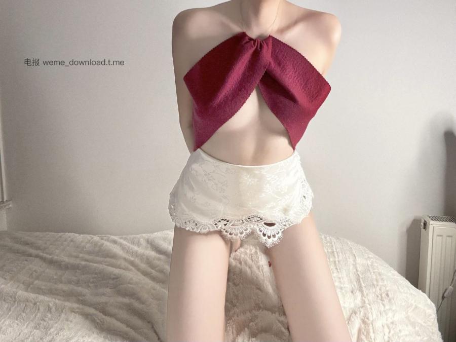 相扑猫 2024-04-29 16:26:23 挂脖性感露背抹胸+白色蕾丝高开叉👙系列