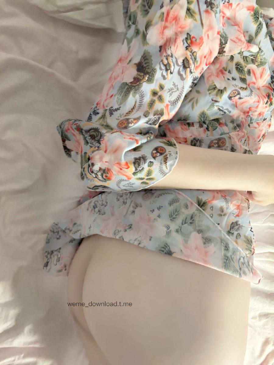 相扑猫 2024-05-06 17:17:19 空心碎花裙🤭十分清纯空荡荡的蜜桃毫无遮拦