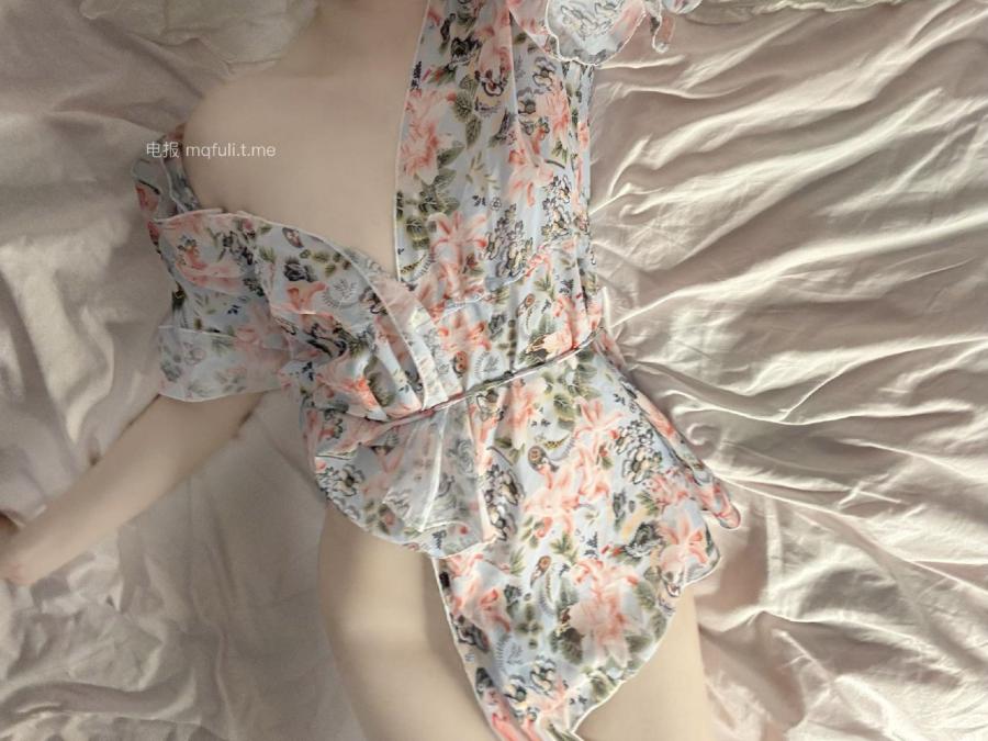 相扑猫 2024-05-06 17:17:19 空心碎花裙🤭十分清纯空荡荡的蜜桃毫无遮拦