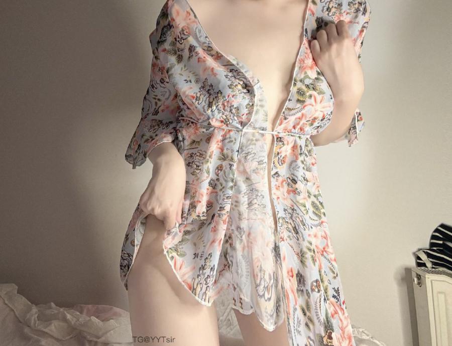 相扑猫 2024-05-06 17:17:19 空心碎花裙🤭十分清纯空荡荡的蜜桃毫无遮拦