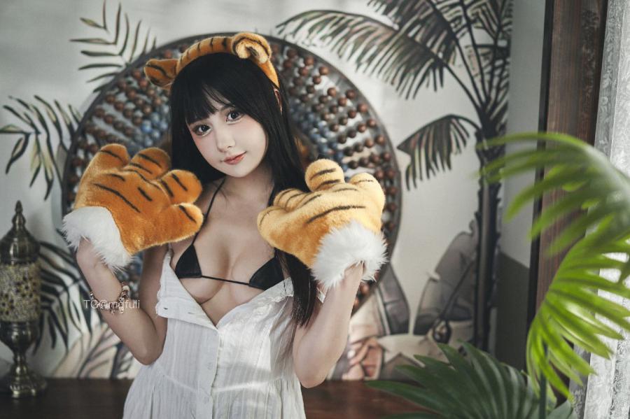 炸蛋boom 2024-06-21 18:29:26 Cosplay丛林中性感小老虎儿🍑