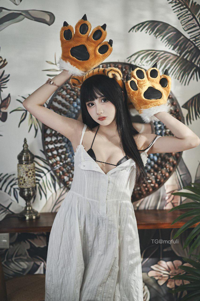 炸蛋boom 2024-06-21 18:29:26 Cosplay丛林中性感小老虎儿🍑