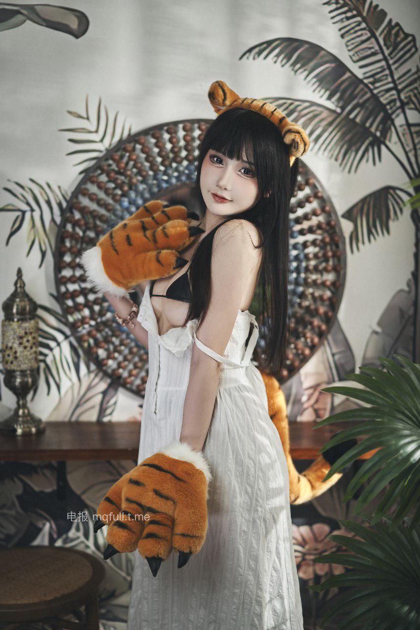 炸蛋boom 2024-06-21 18:29:26 Cosplay丛林中性感小老虎儿🍑