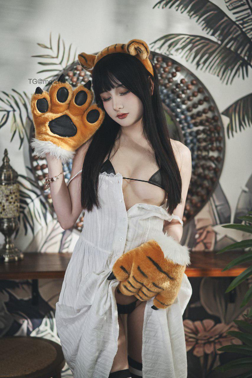 炸蛋boom 2024-06-21 18:29:26 Cosplay丛林中性感小老虎儿🍑