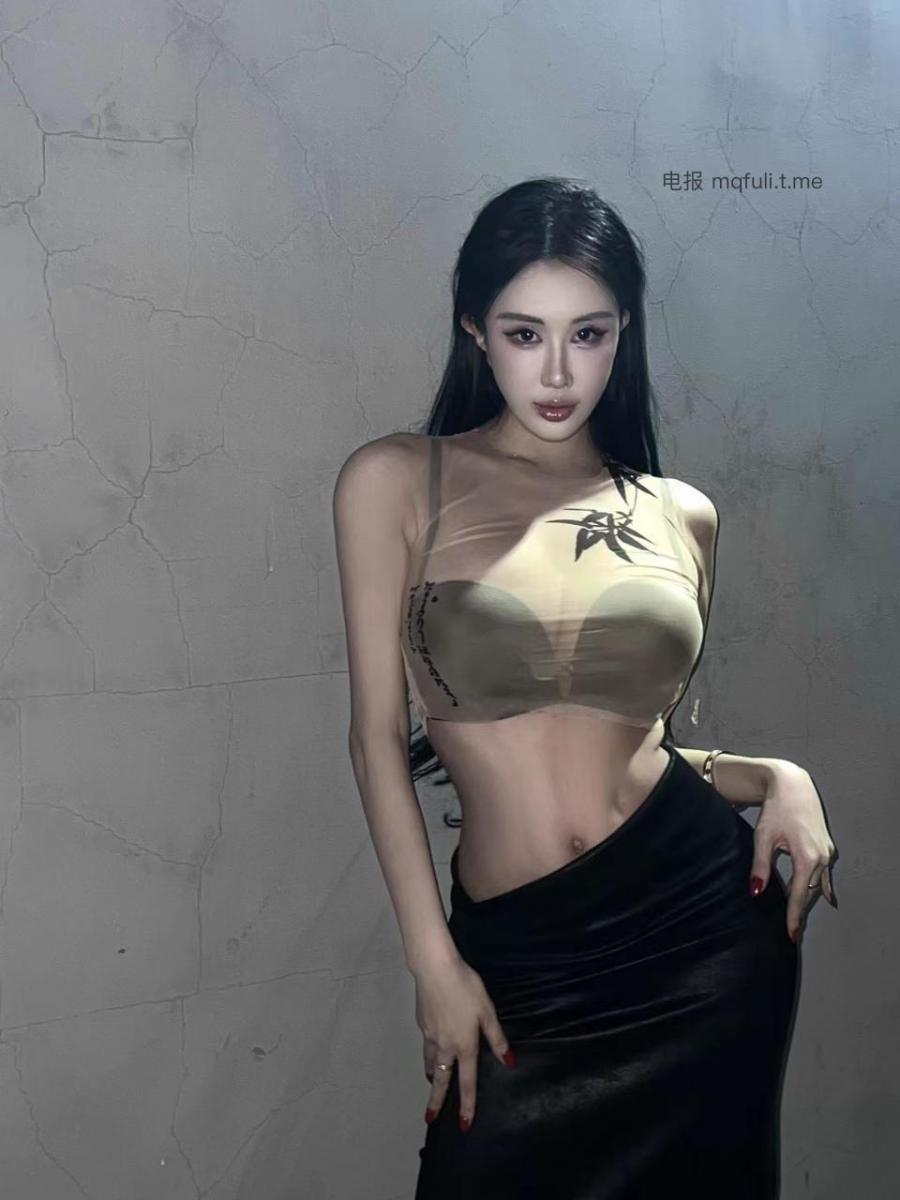 孟晓艺 2024-07-08 20:47:44 “她像一颗朦胧的珍珠”