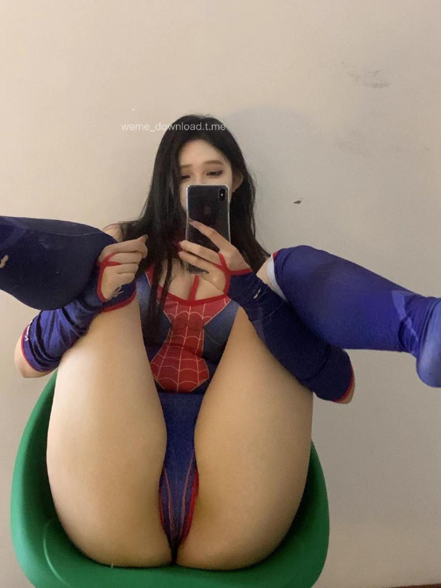 鹅鹅 2024-07-22 22:31:11 蜘蛛侠连体套🍑蜜桃怼镜自拍