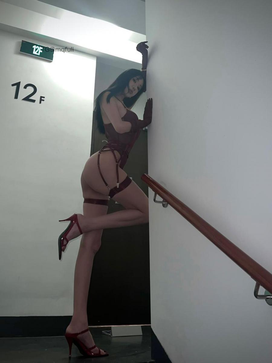 孟晓艺 2024-07-17 20:41:15 深夜楼道漏出拍摄的作品