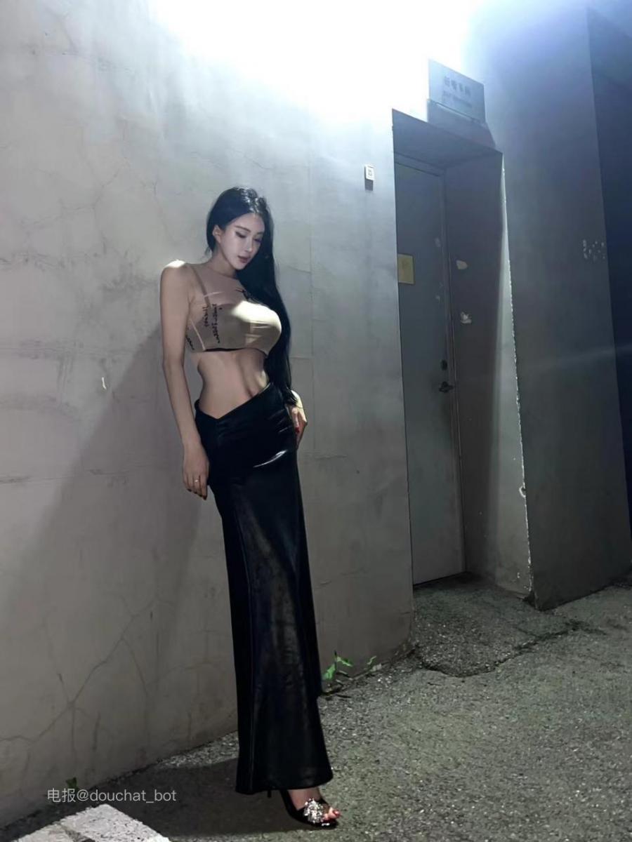 孟晓艺 2024-07-08 20:47:44 “她像一颗朦胧的珍珠”