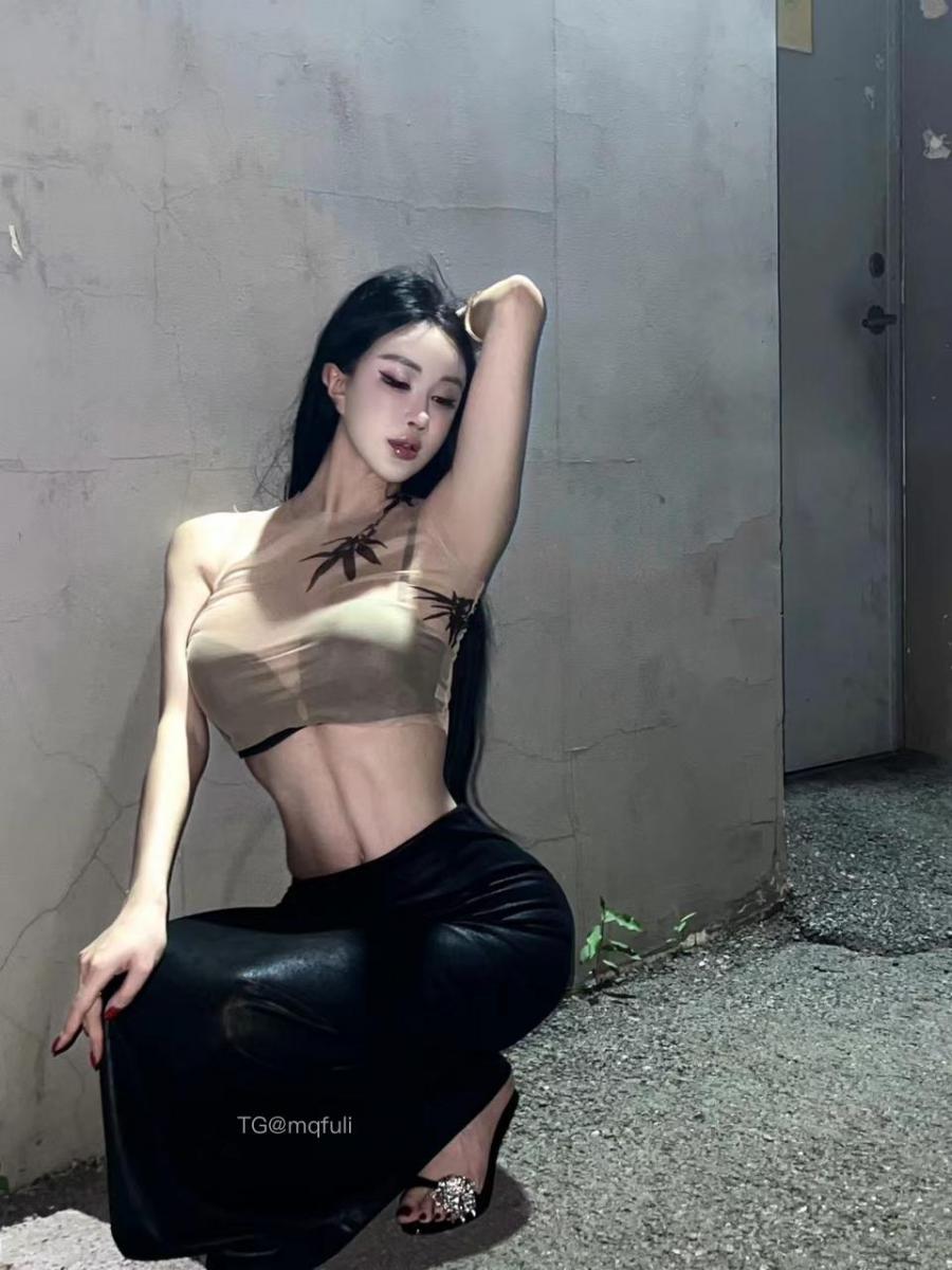 孟晓艺 2024-07-08 20:47:44 “她像一颗朦胧的珍珠”