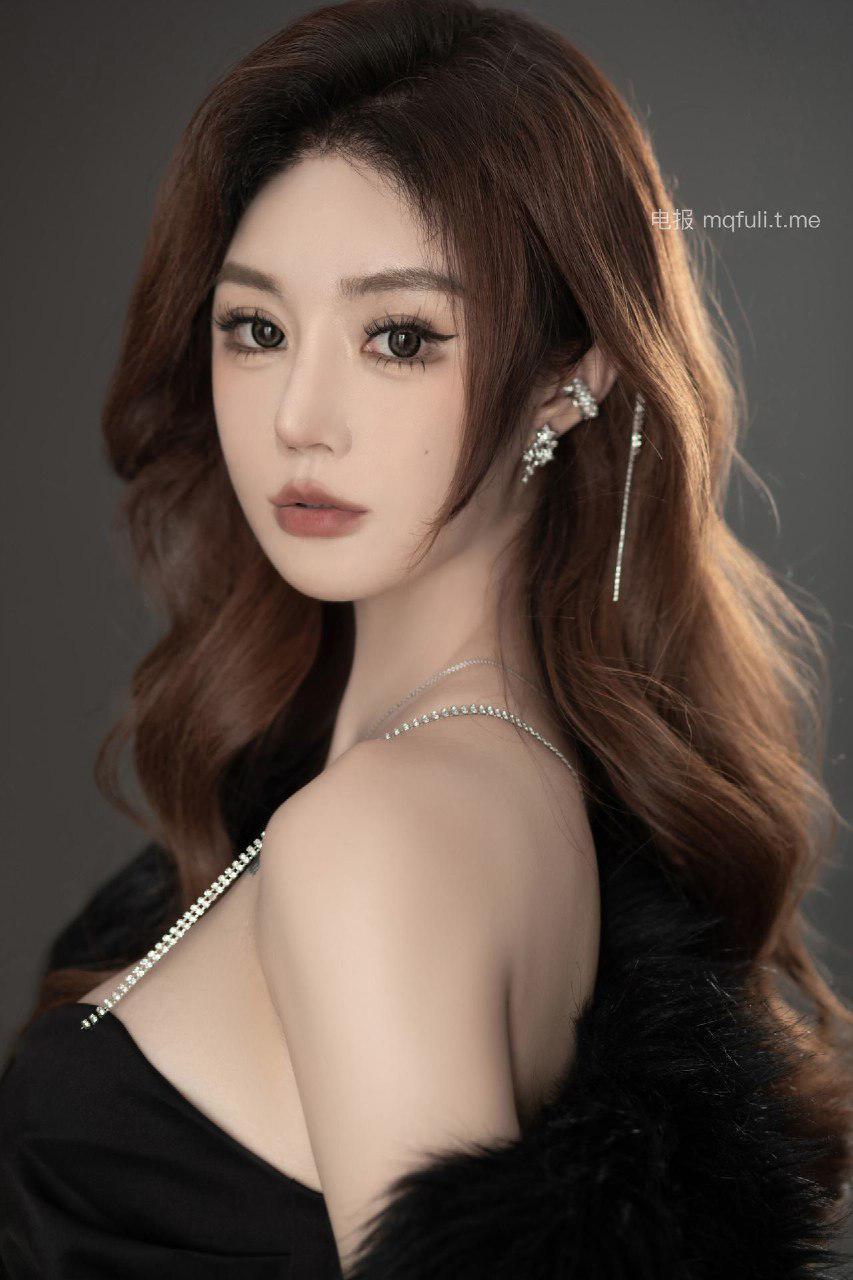 杉杉超辣 2024-07-28 18:57:10 穿高叉连体做动作很不舒服呢