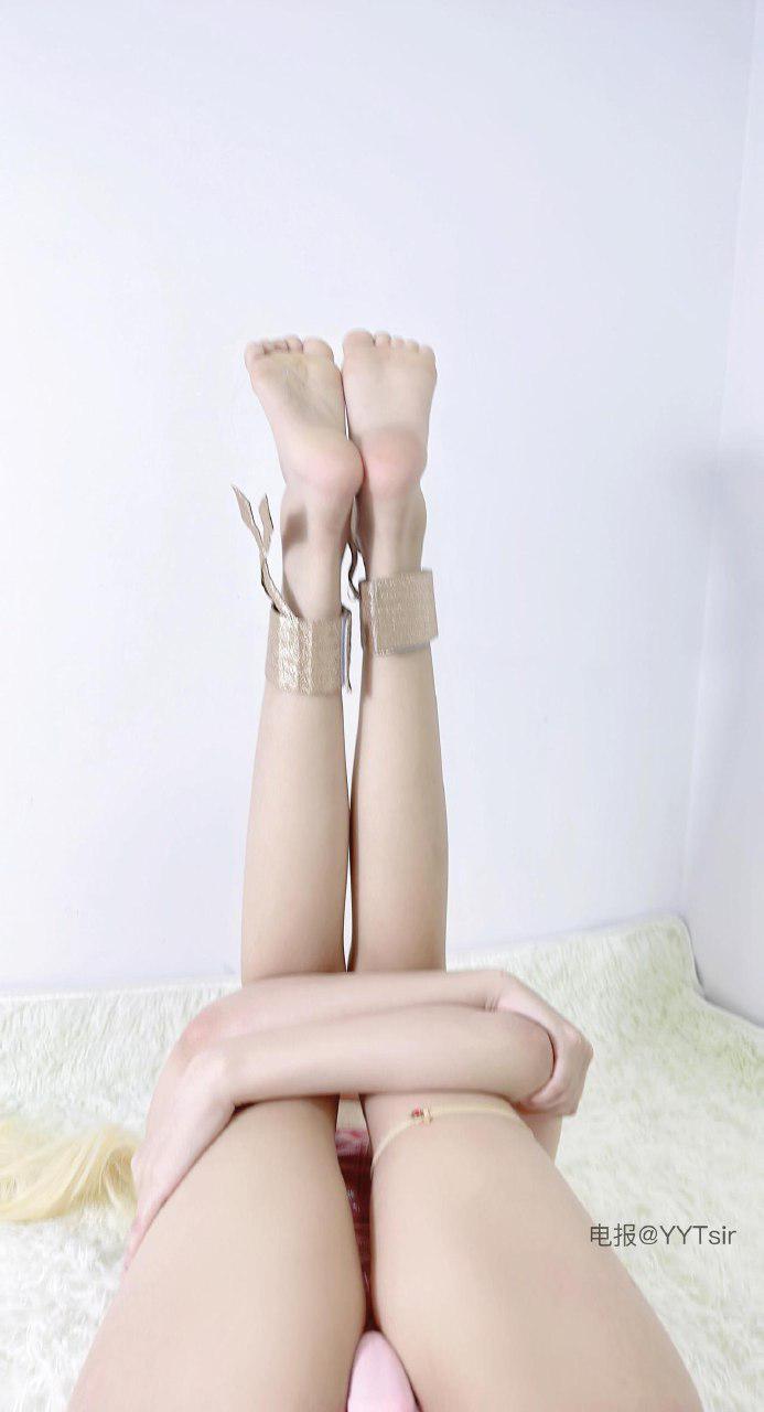 章鱼小童谣 2024-07-15 00:33:48 纯欲诱惑诱惑超细丁字👙各种姿势各种撅清纯又性感