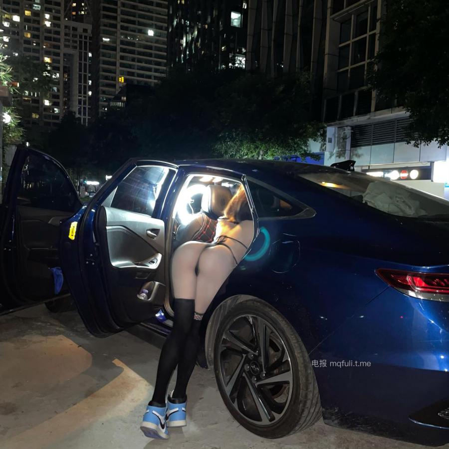 无欲无求的推土君 2024-08-01 16:07:46 车内慵懒的近距离拍摄这一组绝对迷的哥哥们神魂颠倒