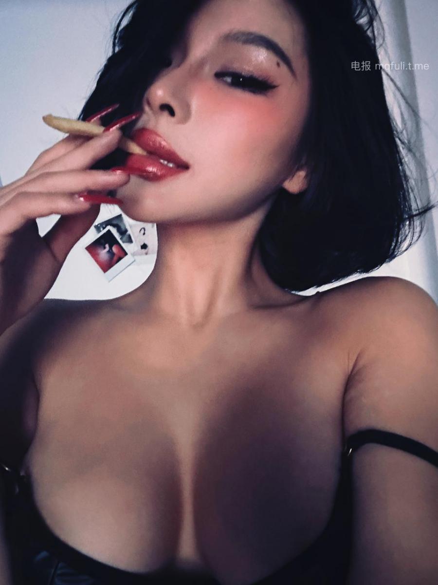 徐樱菡 2024-08-11 22:09:54 好想接吻