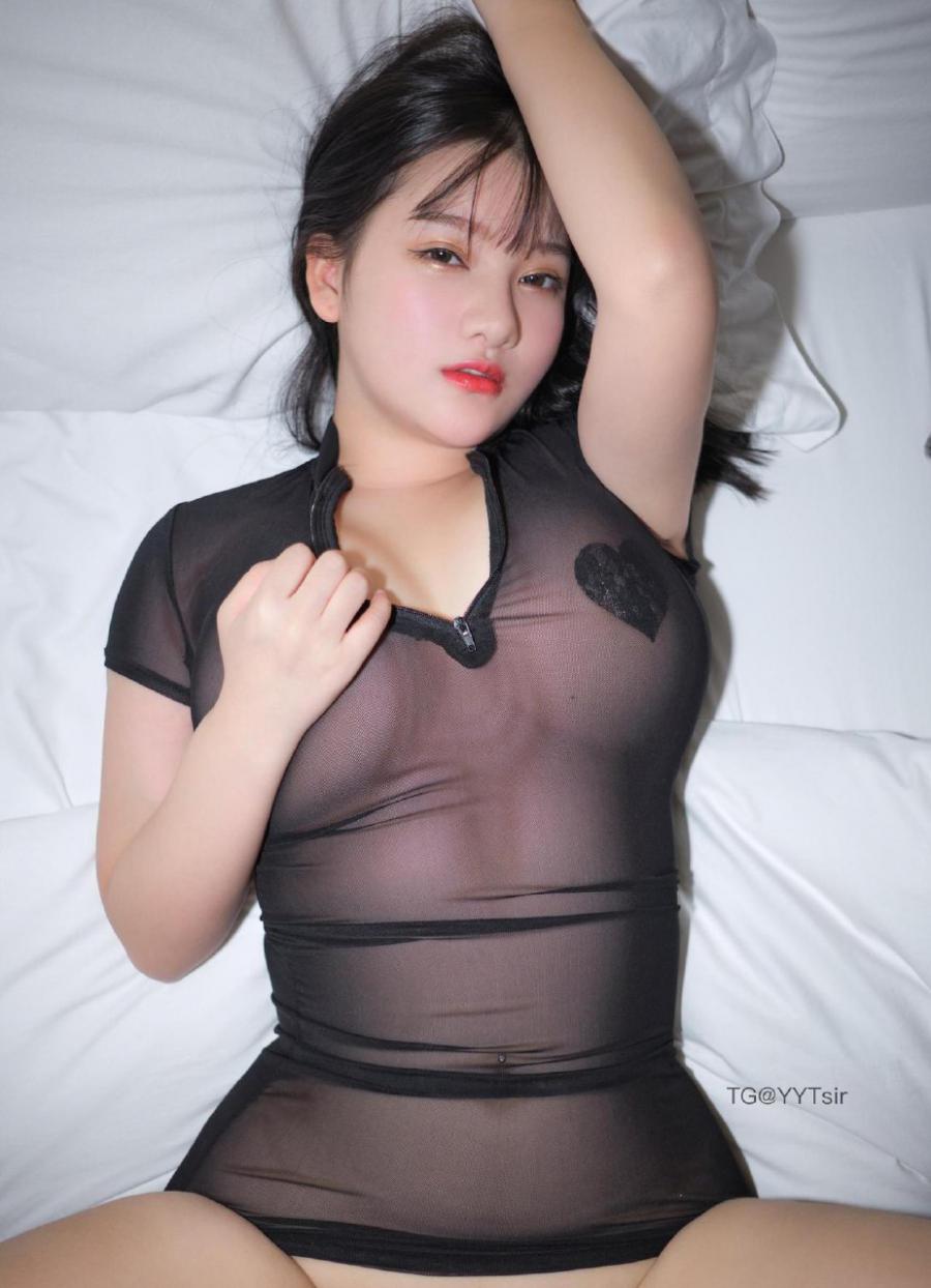 小奈奈yuna 2024-08-26 17:04:49 若隐若现的🐰丁🔥逆天的性感👙自己拍的快受不了了