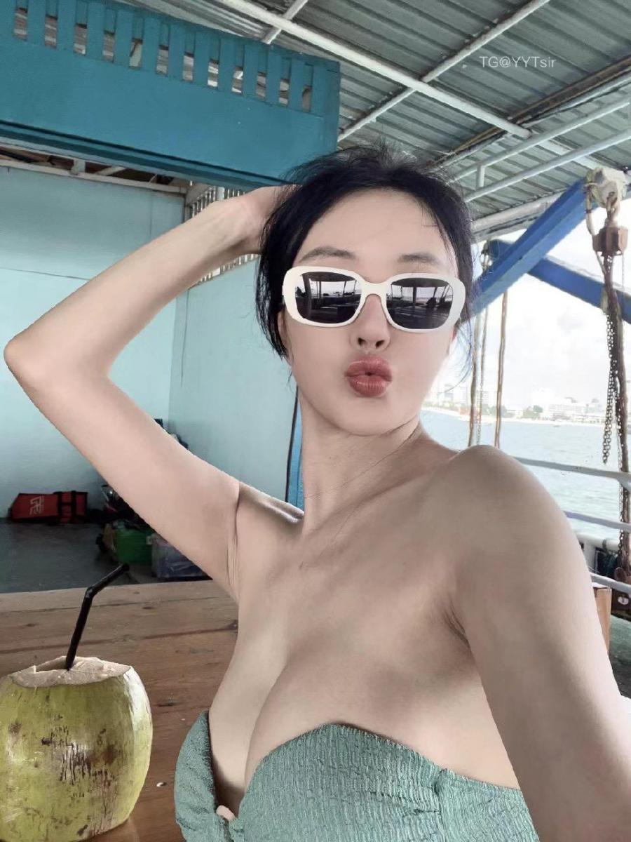 孟晓艺 2024-09-19 22:03:40 重磅来袭哦，沙滩🏝️比基尼