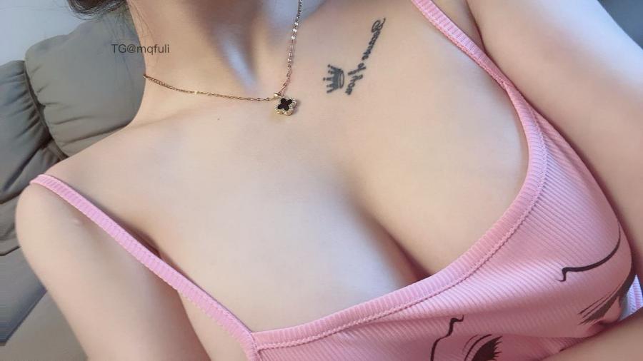 柯多多的小日子 2024-09-28 18:42:41 半🐻休闲粉色吊带 超白哦