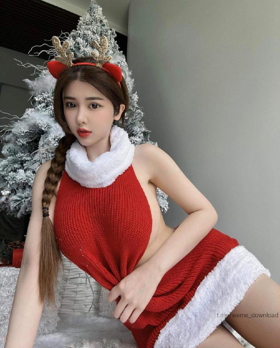 周甄娜 2024-09-04 18:22:57 红色挂脖后妈裙😍肥臀🍑蜜桃怼拍视角