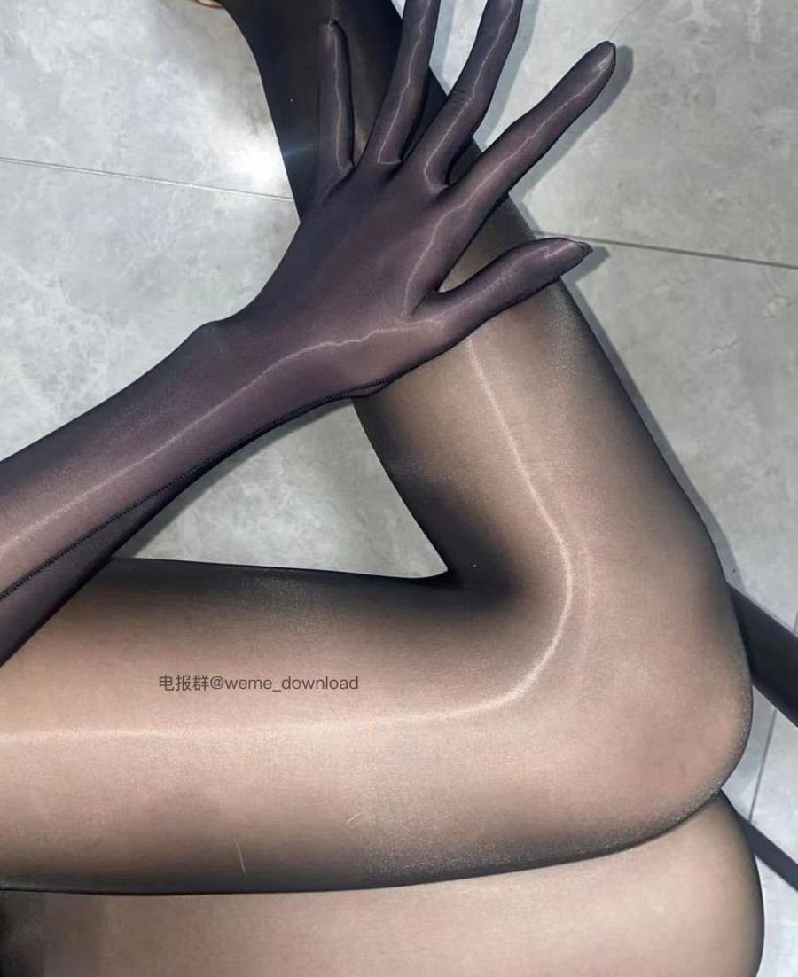 凌凌七DL 2024-09-25 10:35:07 蝉翼丝滑吊带连体衣女性感前扣聚拢水钻套装