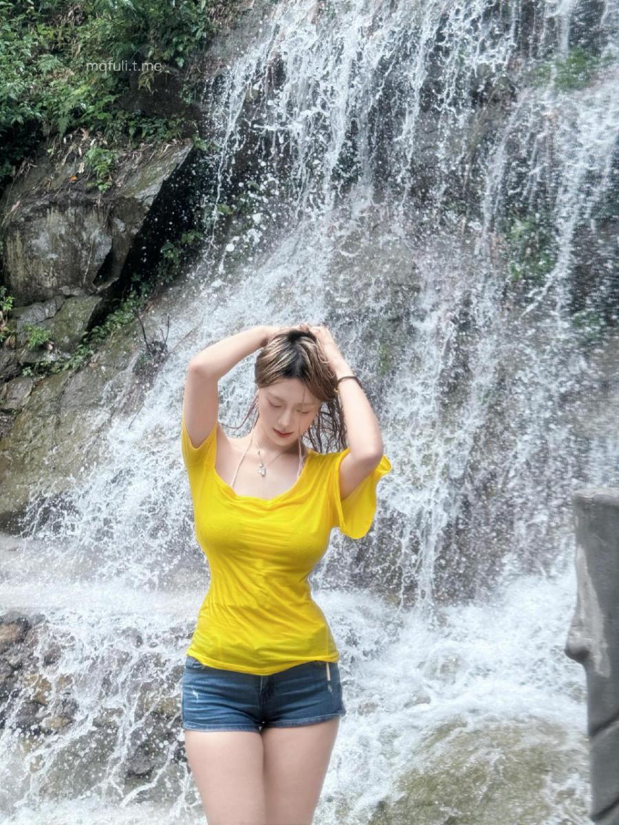 小野马 2024-09-23 22:29:33 出去玩浑身都湿透了 没有不湿的地方