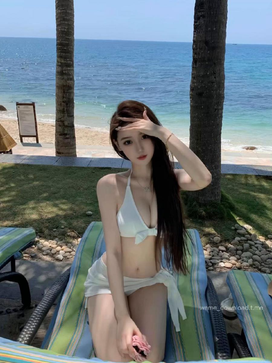 赵婉婉 2024-09-07 15:27:16 白色蝴蝶结比基尼😍纯欲又性感