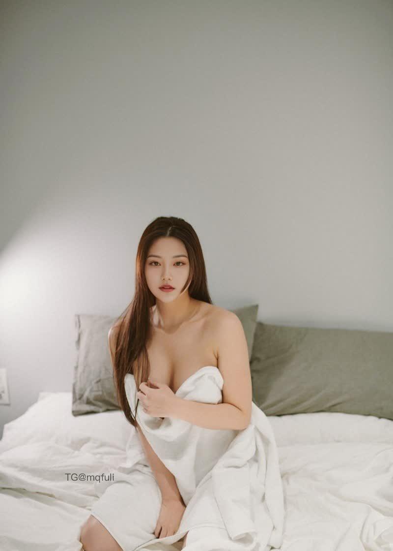凡妮莎 2024-09-09 00:41:20 透视装😍肉隐若现