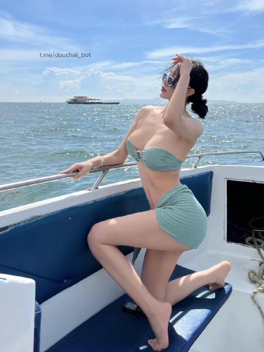 孟晓艺 2024-09-19 22:03:40 重磅来袭哦，沙滩🏝️比基尼