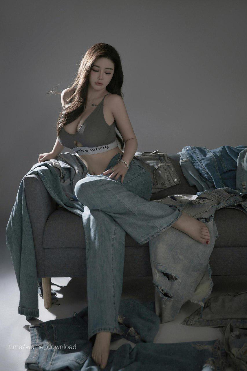 杉杉超辣 2024-09-12 14:39:01 牛仔写真 运动抹胸饱满🐻