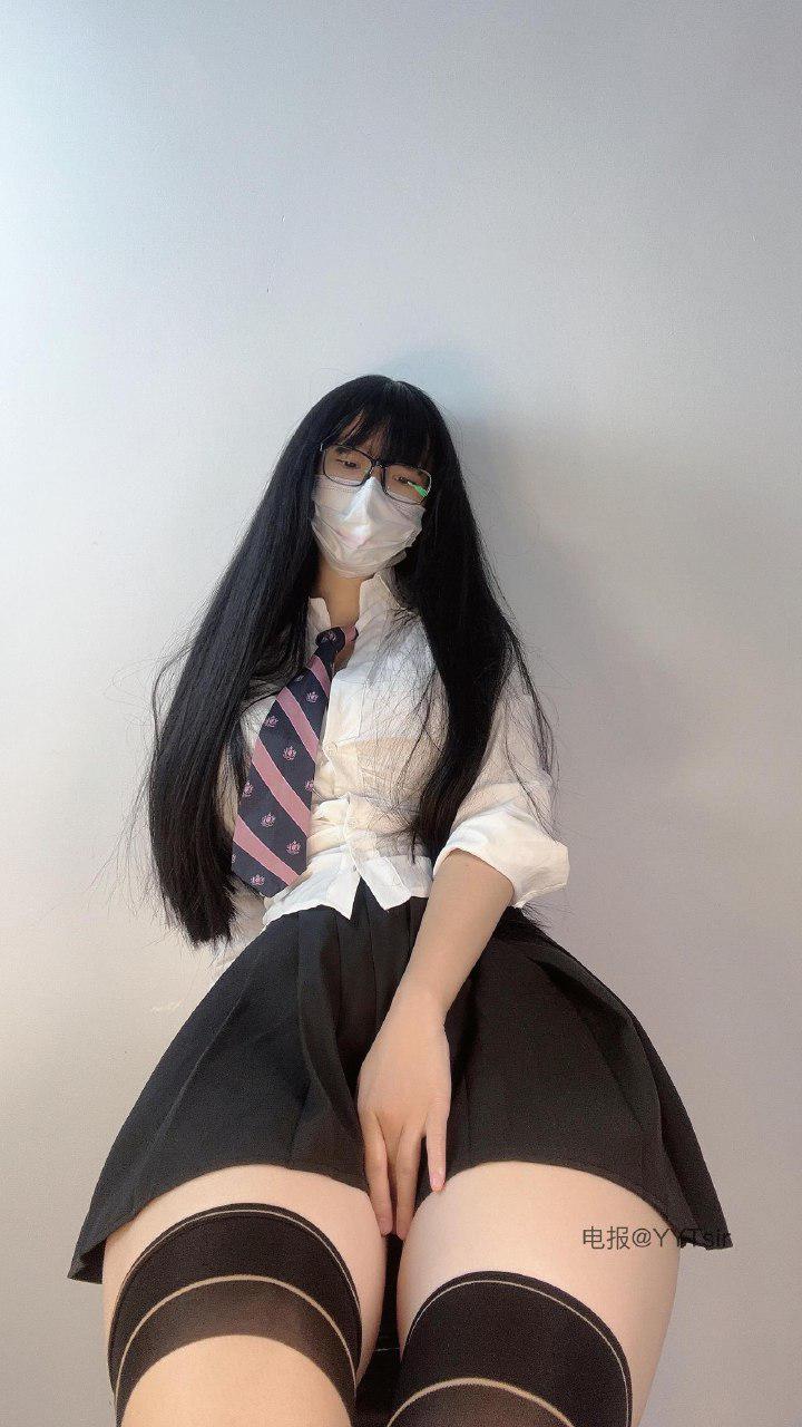 俏妞qiaoniuTT 2024-09-01 01:15:08 老婆太胖啦😭扣子掉啦好几颗☺️