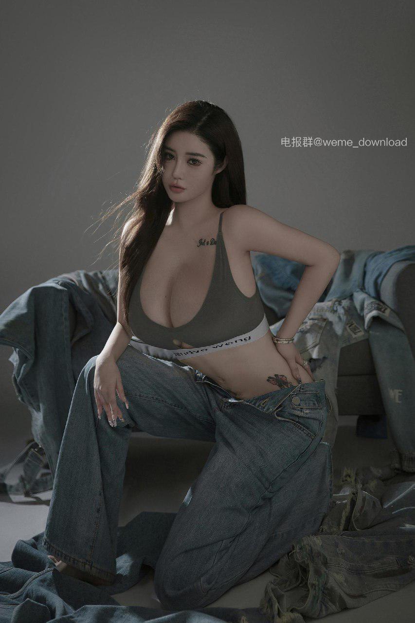 杉杉超辣 2024-09-12 14:39:01 牛仔写真 运动抹胸饱满🐻