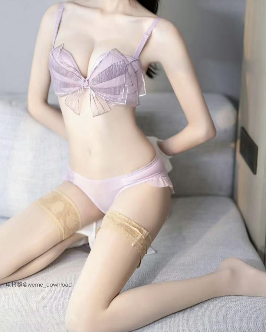 小狗k6k9 2024-09-04 21:15:57 紫色的诱惑❗️浴室、沙发 丝袜、脱