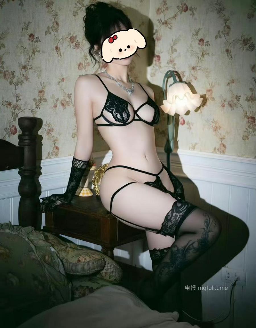 樱桃小狗 2024-09-10 20:30:26 大尺度路咪咪 连体黑丝丁字裤，简直绝了