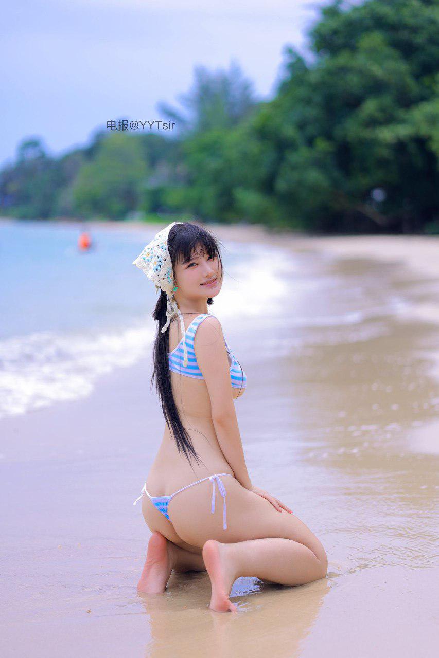 小奈奈yuna 2024-10-31 03:20:57 比基尼系列👙性感天花板😍肌肤雪白身材火辣