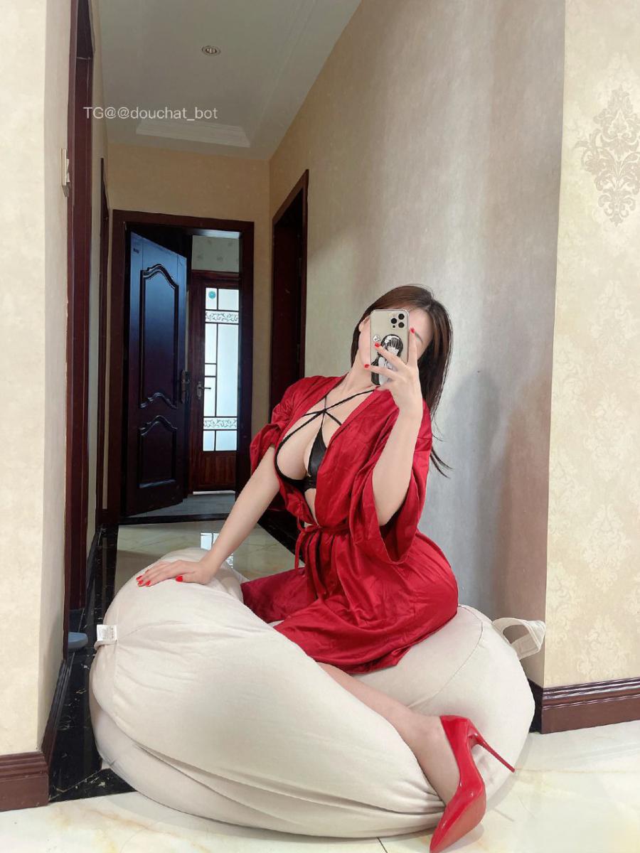 洋洋不是洋妞 2024-10-21 21:18:23 我想你应该会喜欢这个红色的睡衣