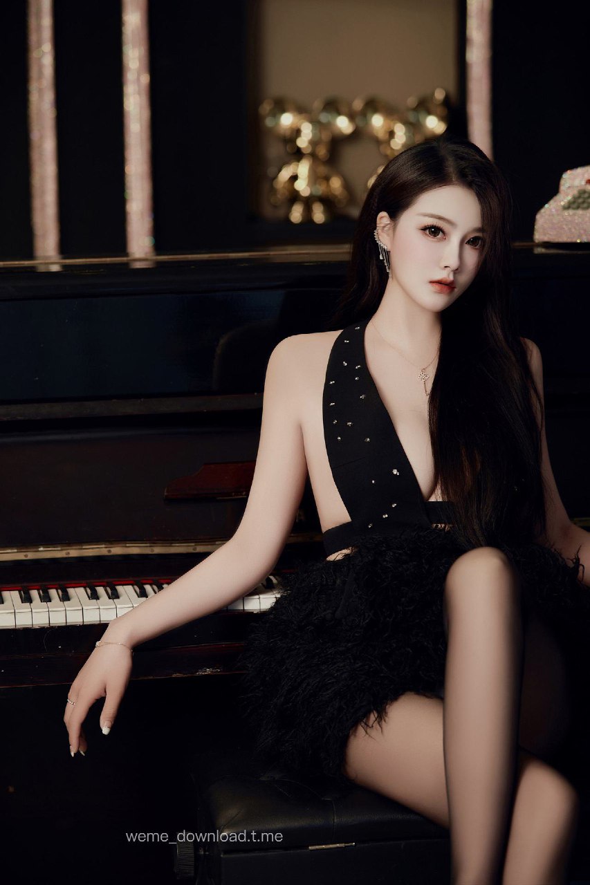 艾曦_lcey 2024-10-31 20:48:59 辣妹镶钻性感露背针织挂脖小吊