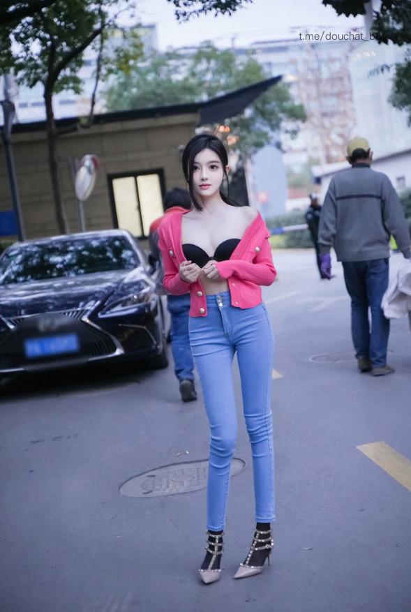 阿朱 2024-10-09 00:59:17 黑+粉 搭不搭哥哥