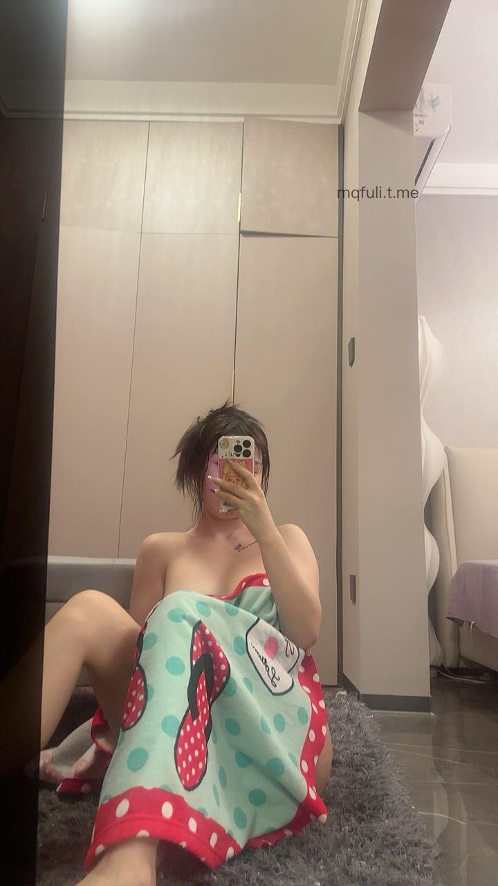 柯多多的小日子 2024-10-16 21:15:06 若隐若现就是要让你看完无法自拔