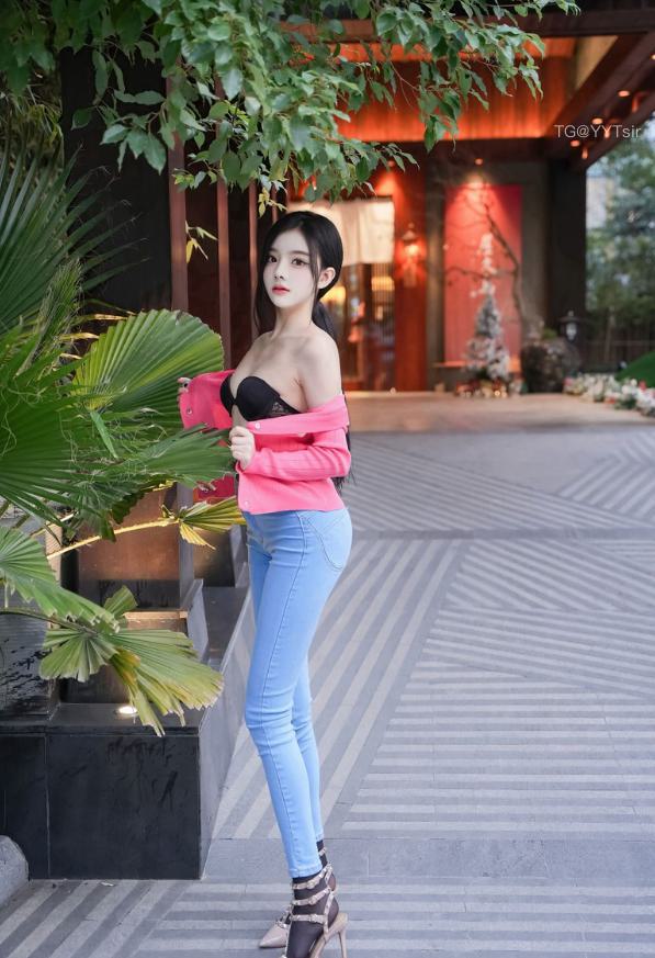 阿朱 2024-10-09 00:59:17 黑+粉 搭不搭哥哥