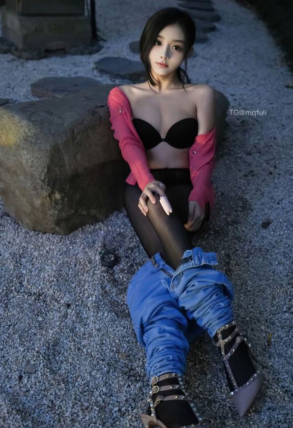 阿朱 2024-10-09 00:59:17 黑+粉 搭不搭哥哥