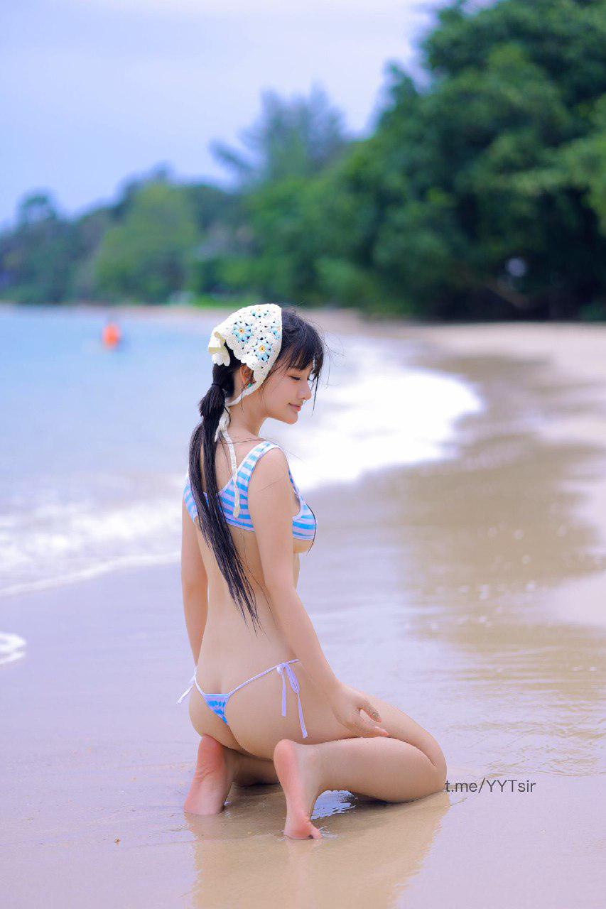 小奈奈yuna 2024-10-31 03:20:57 比基尼系列👙性感天花板😍肌肤雪白身材火辣