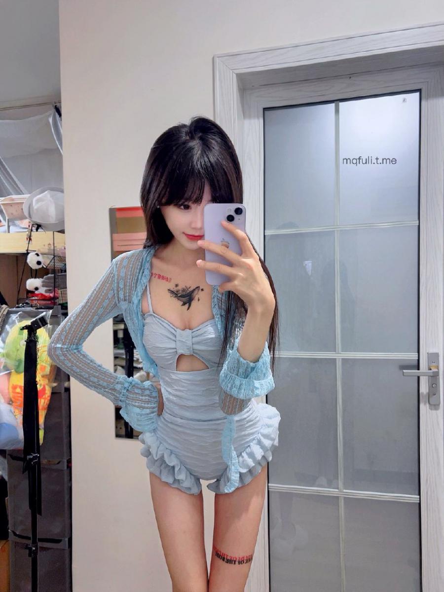 MarkoftheBody 2024-11-05 12:10:25 每天穿不同的衣服给你看