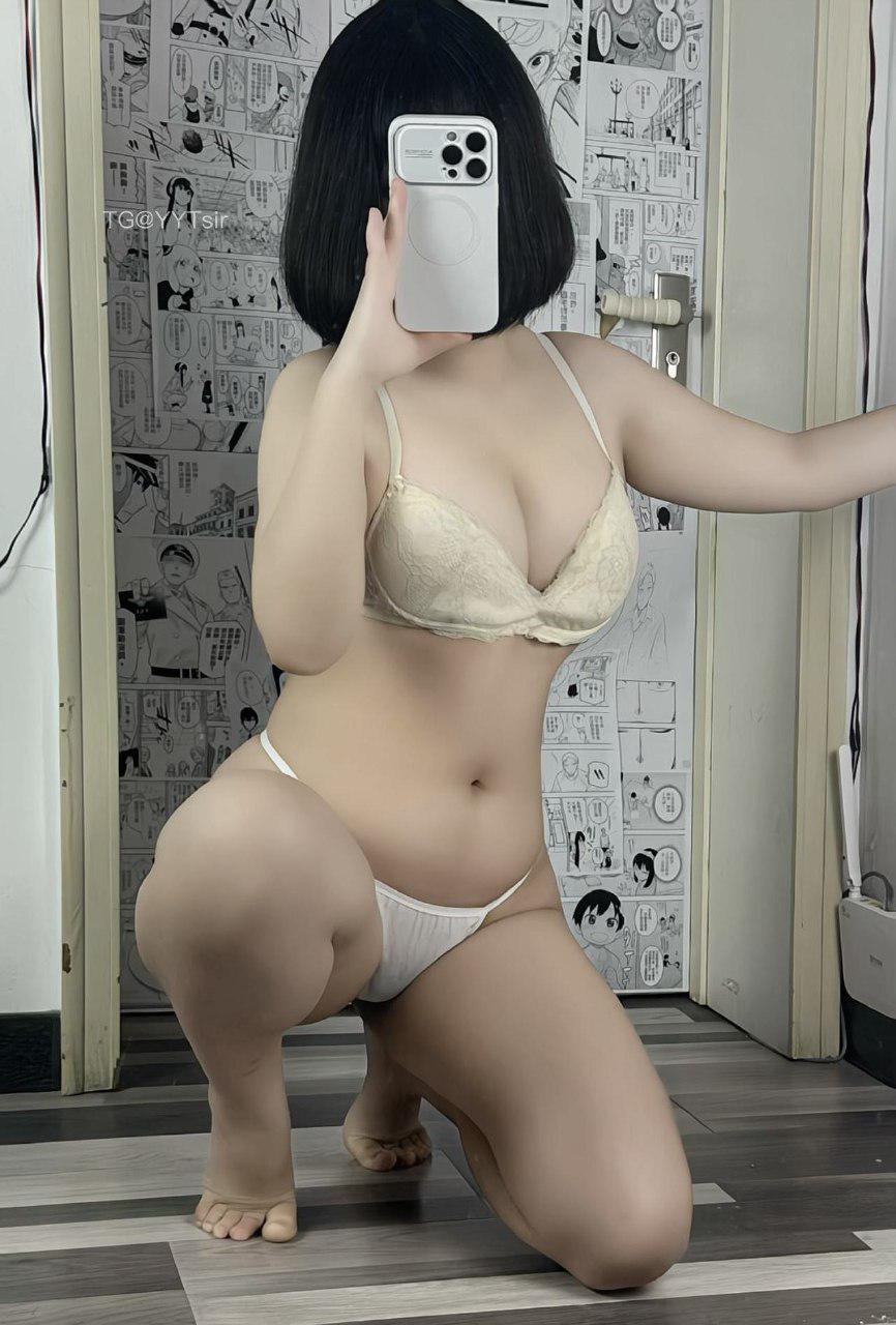 酷野 2024-11-19 19:43:41 白色吊带➕丁字裤➕光腿😍