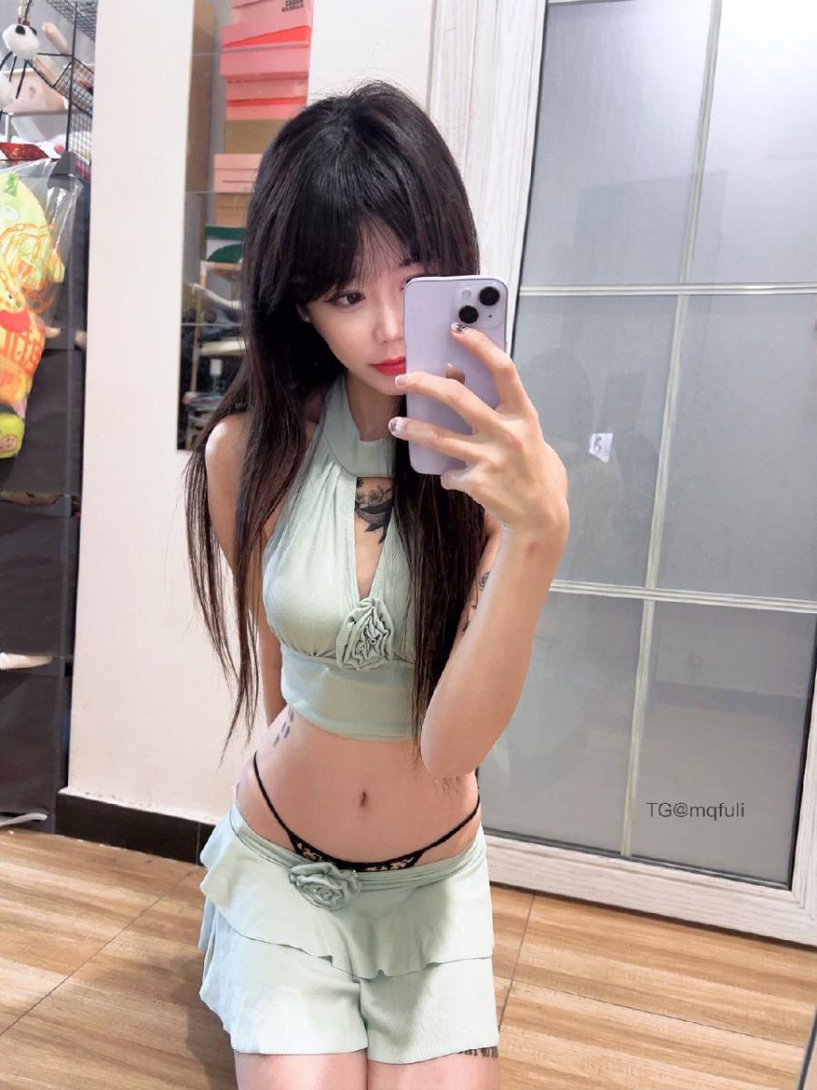 MarkoftheBody 2024-11-06 19:57:14 专业模特都拍不出我这样的吧嘿嘿