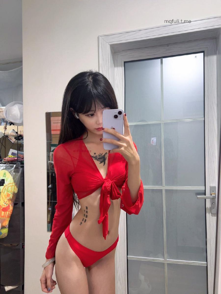 MarkoftheBody 2024-11-19 01:31:07 性感大红色比基尼👙