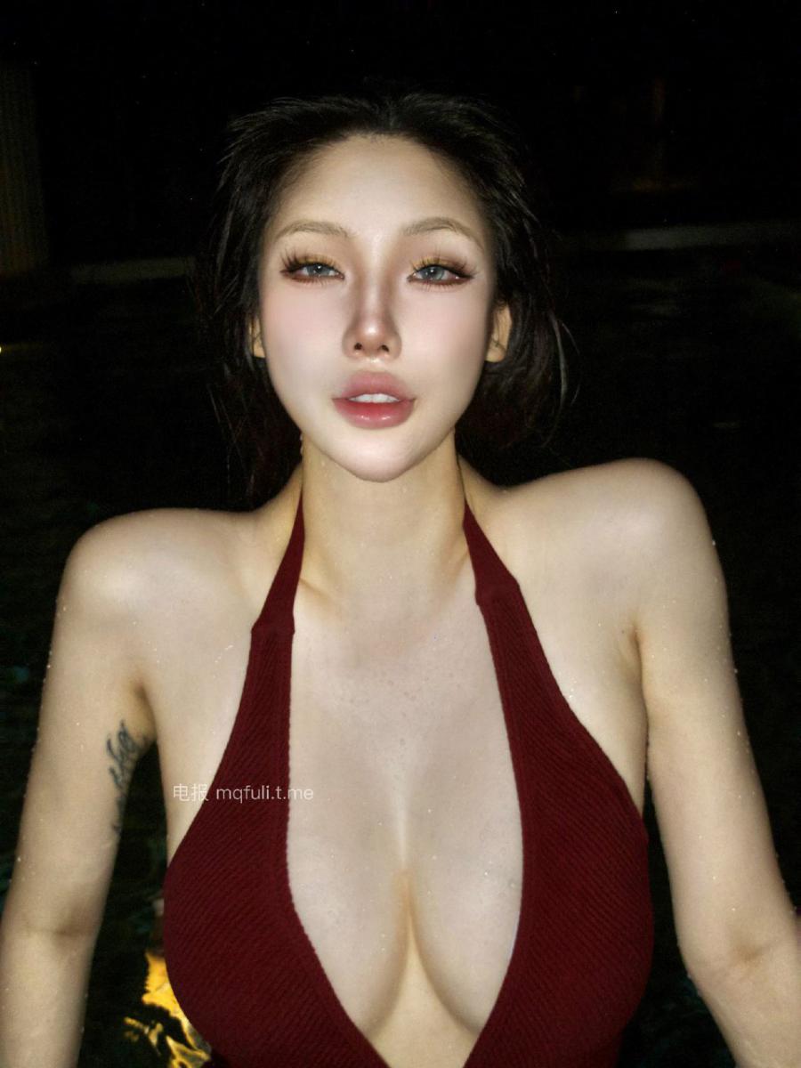 Maymay 2024-11-21 01:37:39 定制版三点式丁字👙➕维密大秀粉嫩胸衣