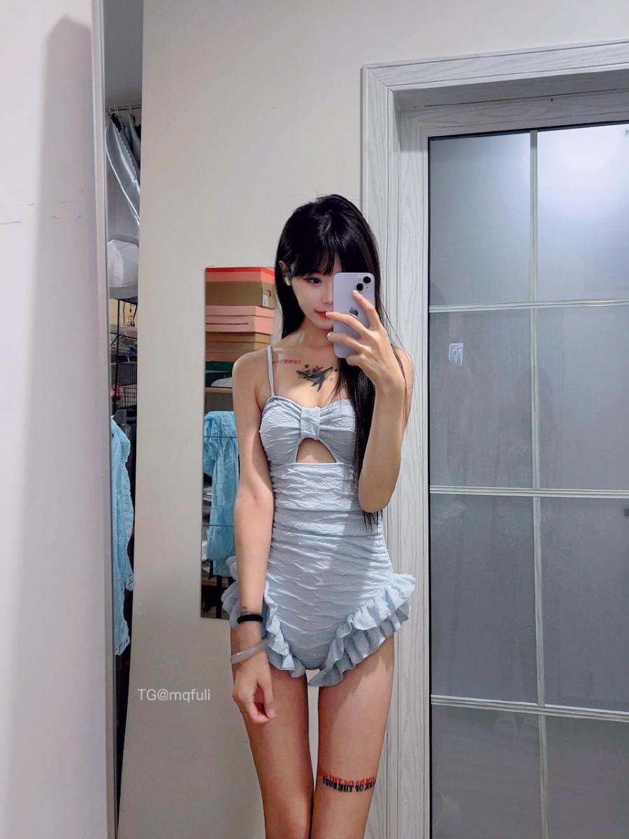 MarkoftheBody 2024-11-05 12:10:25 每天穿不同的衣服给你看