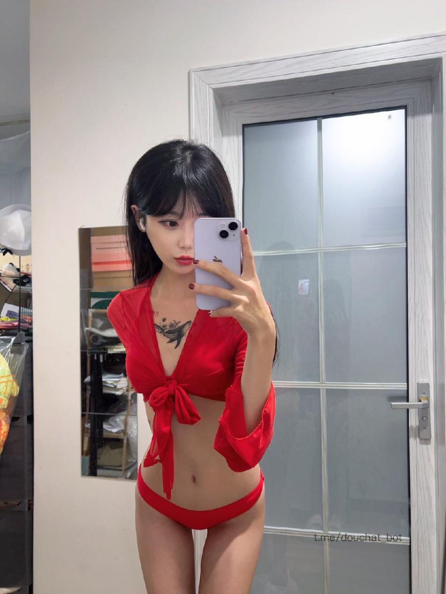 MarkoftheBody 2024-11-19 01:31:07 性感大红色比基尼👙