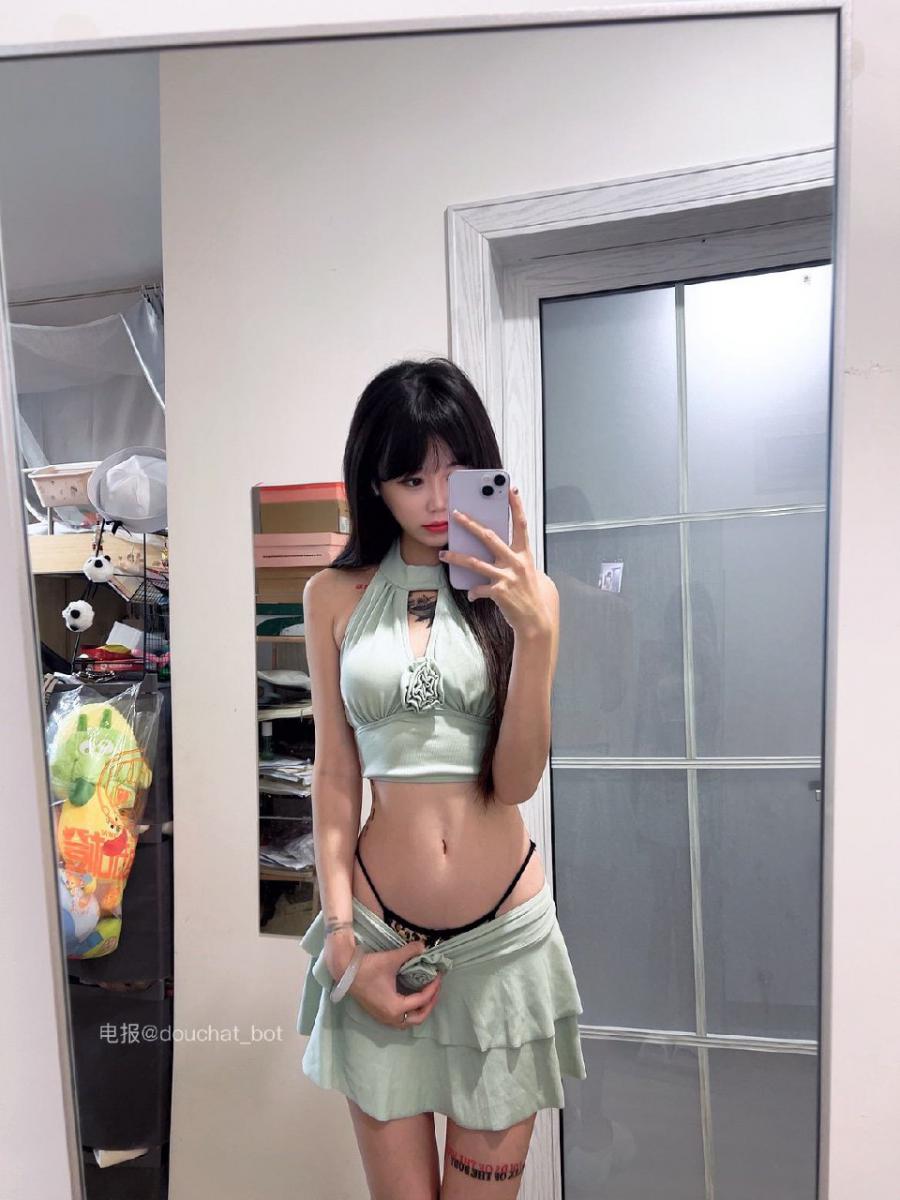 MarkoftheBody 2024-11-06 19:57:14 专业模特都拍不出我这样的吧嘿嘿