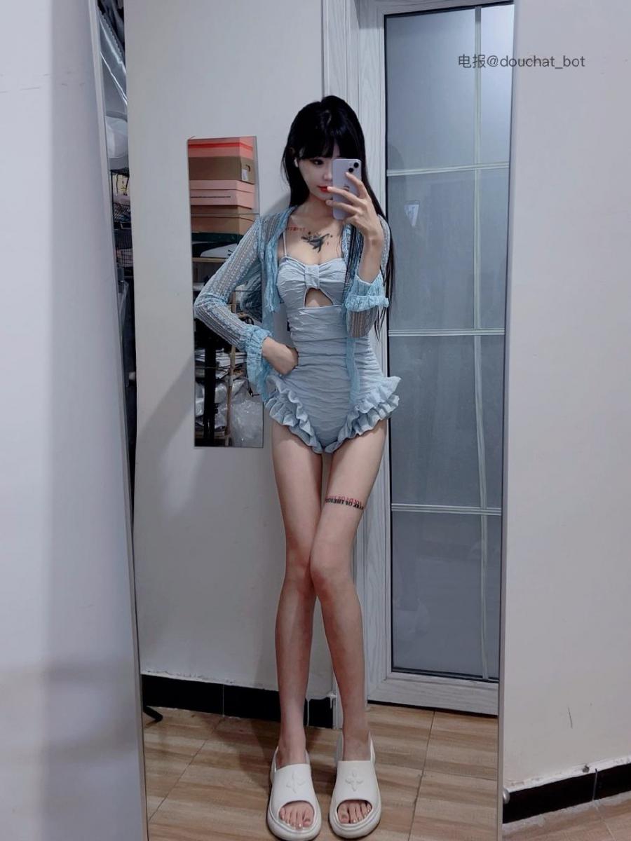 MarkoftheBody 2024-11-05 12:10:25 每天穿不同的衣服给你看