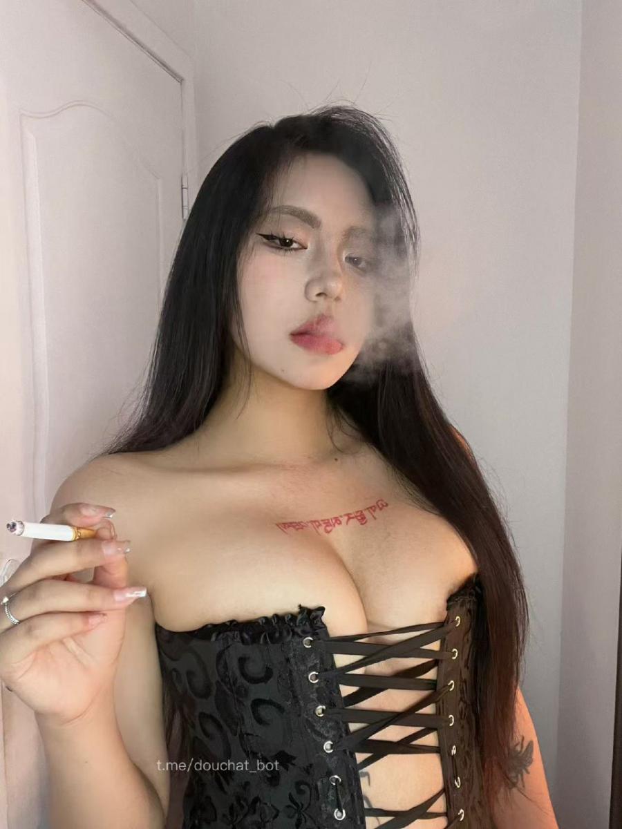 東京 2024-12-01 01:23:09 半腿黑丝小套系列