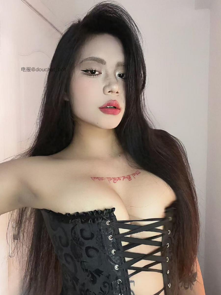 東京 2024-12-01 01:23:09 半腿黑丝小套系列